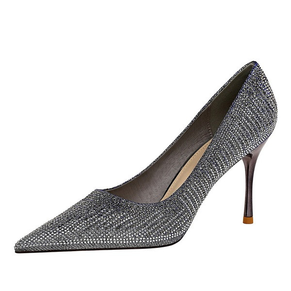 Sieviešu smailas kurpes ar plāniem papēžiem vairākās krāsās