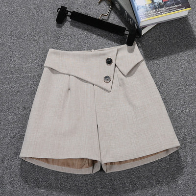 Modern női rövidnadrág – széles, gombos modell