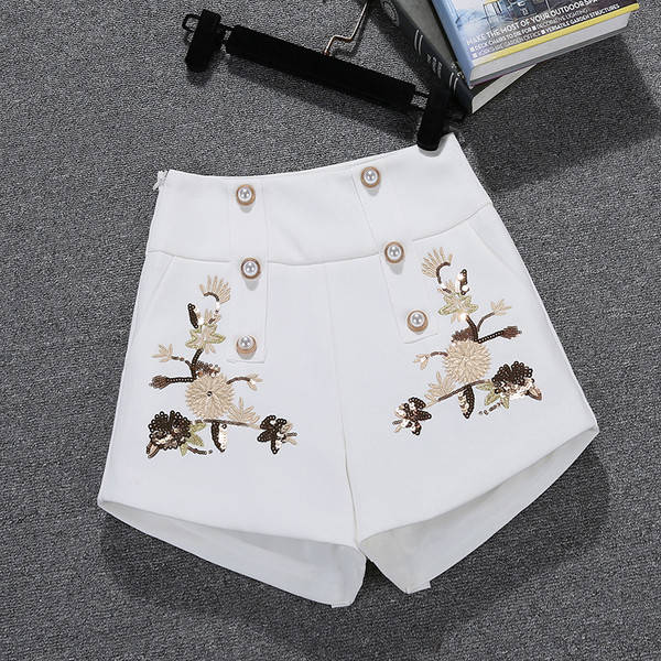 Új modell női rövidnadrág hímzéssel és gyöngyökkel