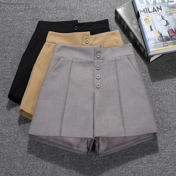 Női A-vonalú rövidnadrág új modellje