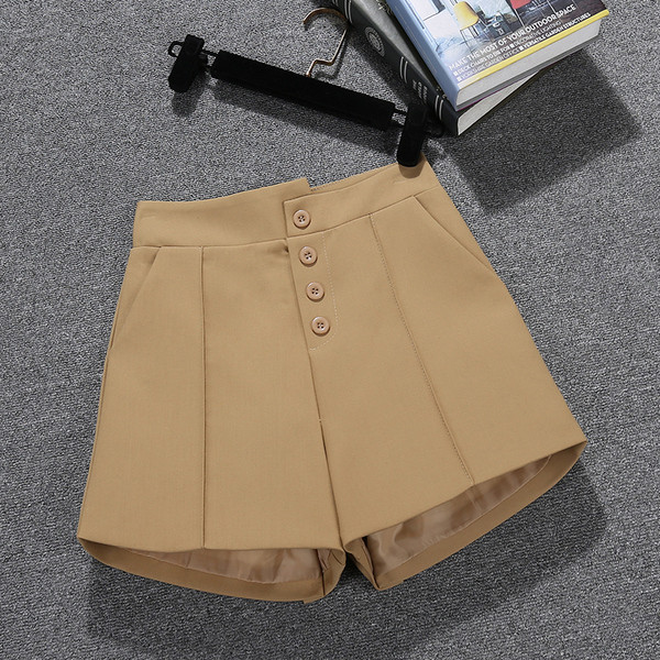 Női A-vonalú rövidnadrág új modellje