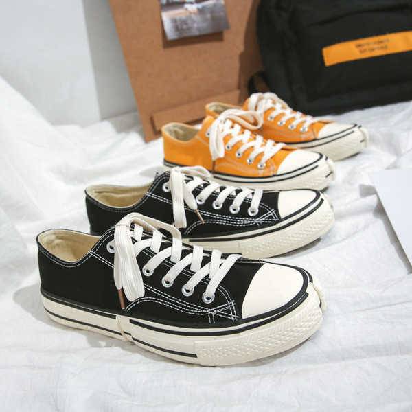 Alkalmi női tornacipő fűzővel és vastag talppal