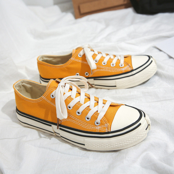 Alkalmi női tornacipő fűzővel és vastag talppal