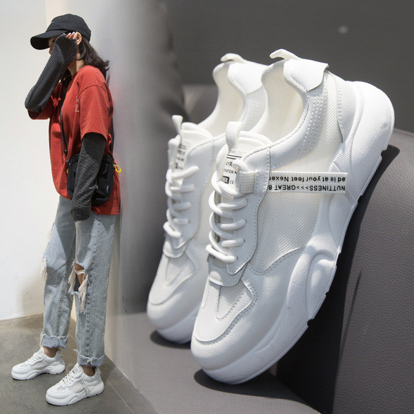 Modern női tornacipő fűzővel és fehér talppal