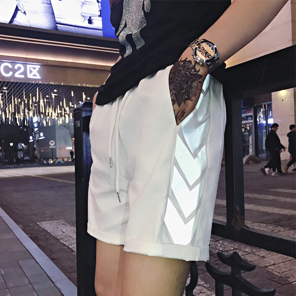 Taskute ja elastse vöökohaga suvepüksid