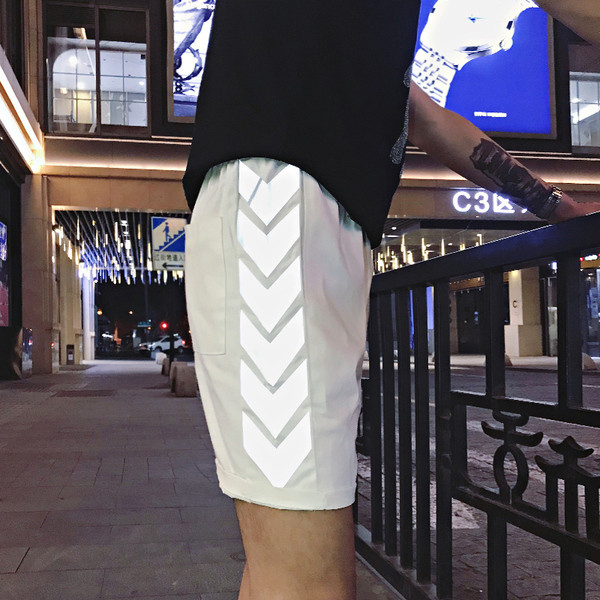 Taskute ja elastse vöökohaga suvepüksid