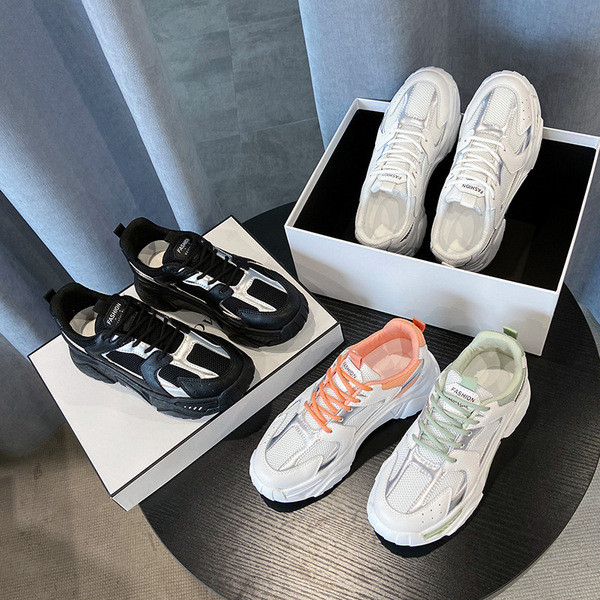 JAUNS sieviešu kedu modelis ar mežģīnēm un spīdīgu efektu