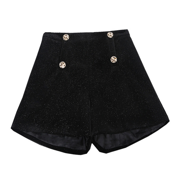 Jauns sieviešu šortu modelis ar augstu vidukli un pogām