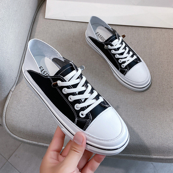 Alkalmi női tornacipő fűzővel és vastag talppal