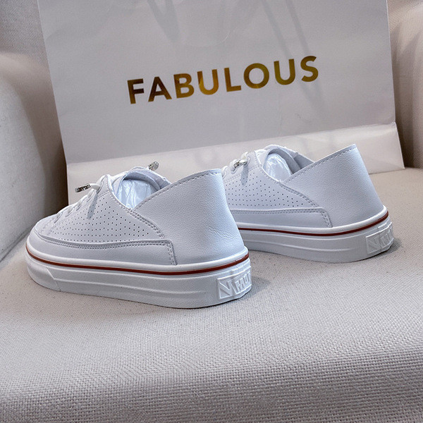 Alkalmi női tornacipő fűzővel és vastag talppal