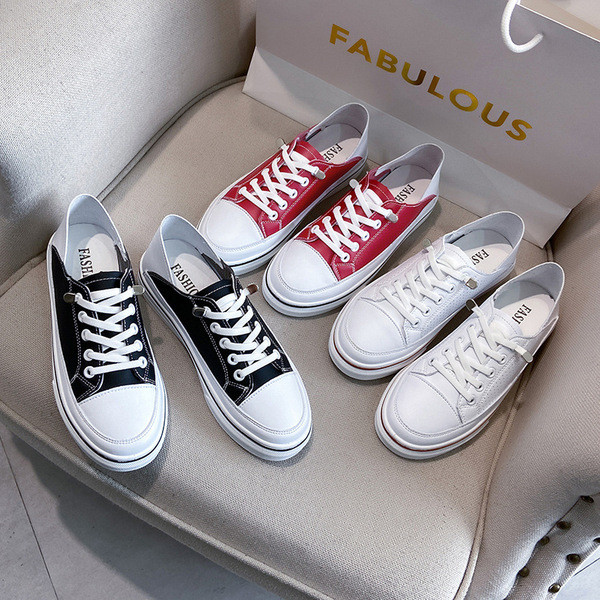 Alkalmi női tornacipő fűzővel és vastag talppal