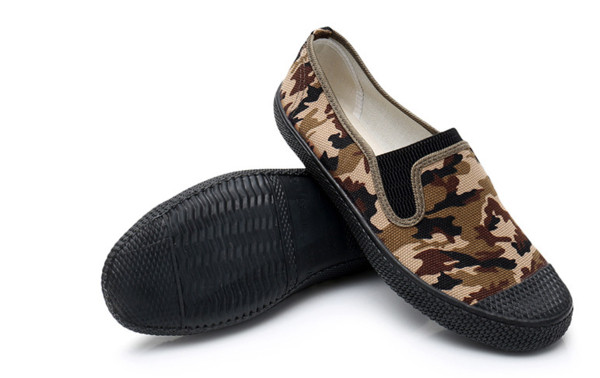 Férfi kényelmes terepszínű mokaszinok