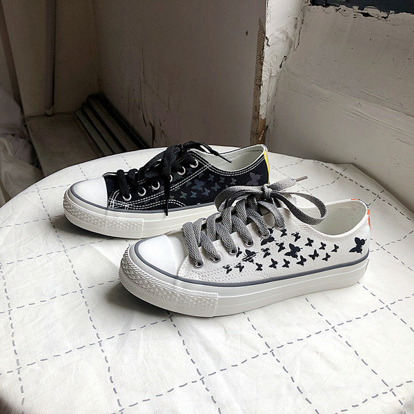 Alkalmi női tornacipő ÚJ modell, rátéttel és nyakkendővel