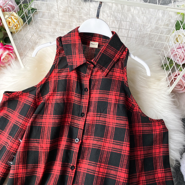 Női kockás ing csupasz vállakat fekete és piros színben