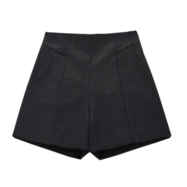 Jauns sieviešu šortu modelis - ar spīdīgu efektu