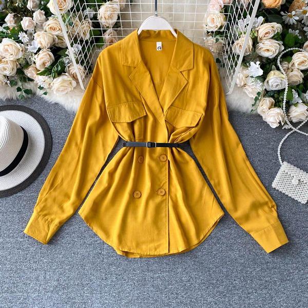 Naiste kaasaegne vöö ja nööpidega särk