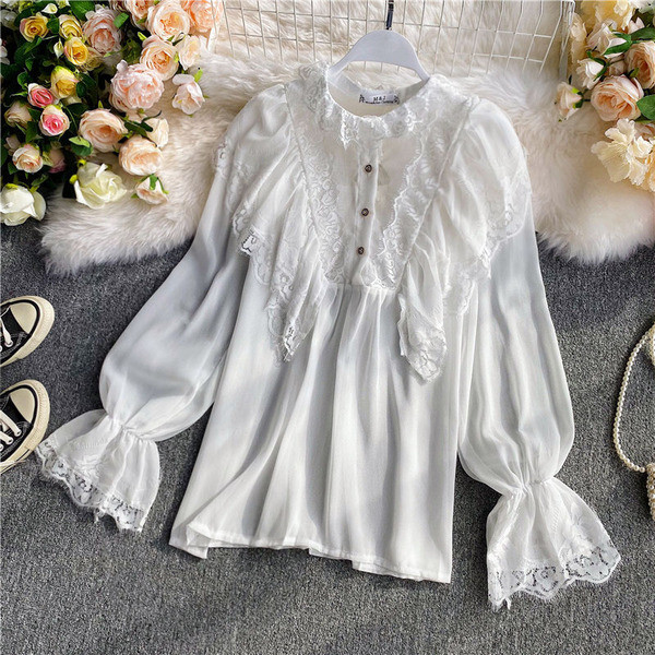 Cămașă de damă cu dantelă, nasturi și mâneci lungi