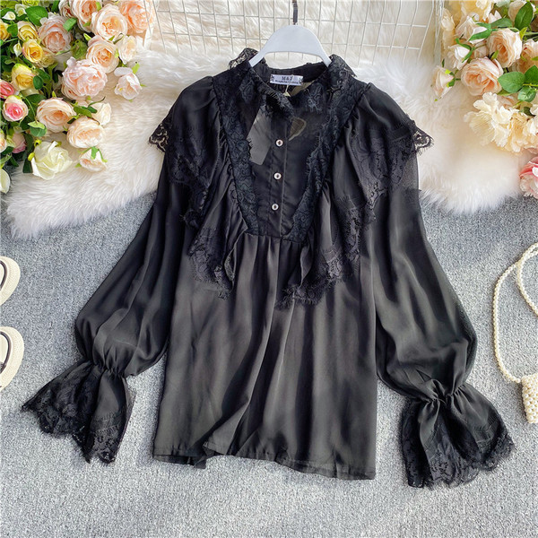 Cămașă de damă cu dantelă, nasturi și mâneci lungi