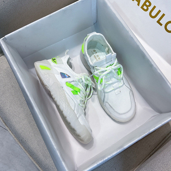 JAUNS sieviešu kedu modelis ar spīdīgu efektu un krāsainām saitēm