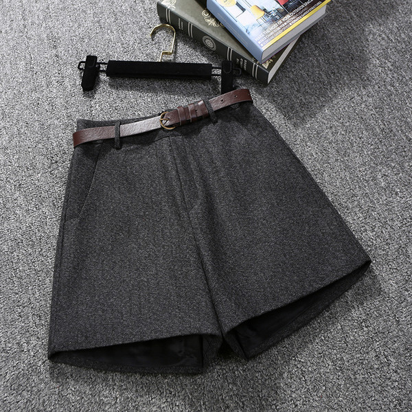 Alkalmi női rövidnadrág övvel - magas derék