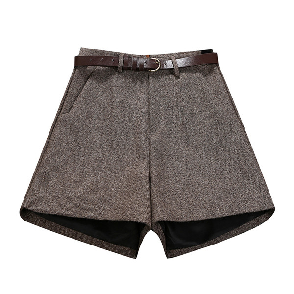 Alkalmi női rövidnadrág övvel - magas derék