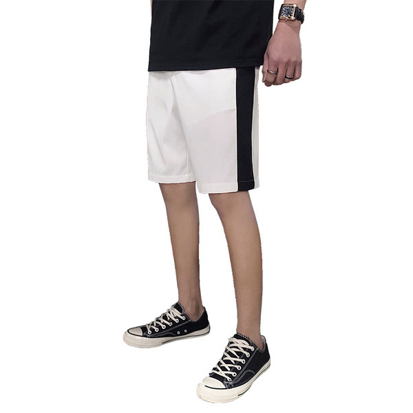 Külgäärtega lühikesed püksid