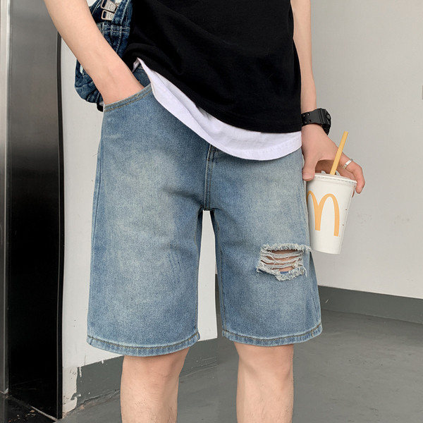 Vasaras īsi džinsi ar saplēstiem motīviem