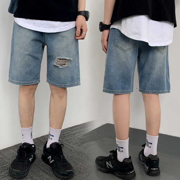 Vasaras īsi džinsi ar saplēstiem motīviem