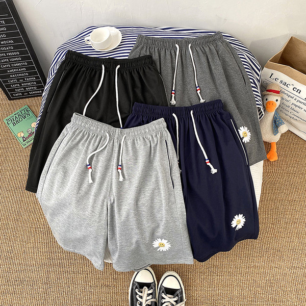 Vasaras īsi šorti ar margrietiņu apdruku