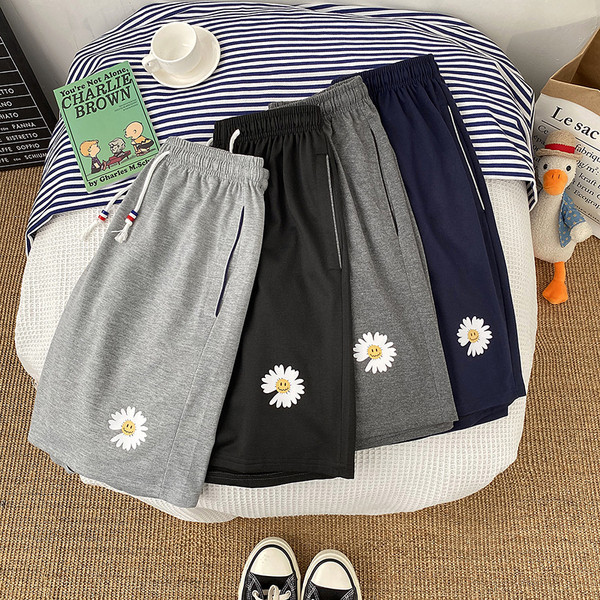 Vasaras īsi šorti ar margrietiņu apdruku