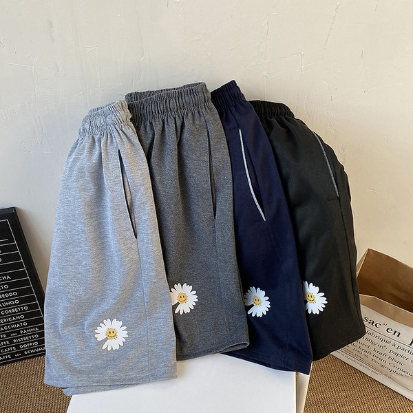 Vasaras īsi šorti ar margrietiņu apdruku