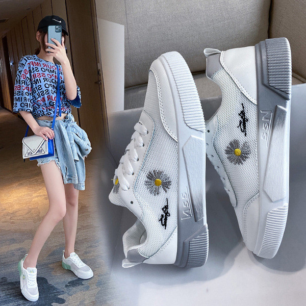 Sieviešu ikdienas kedas ar mežģīnēm un ziedu izšuvumiem