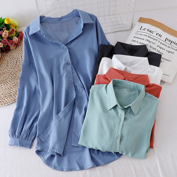 Sieviešu krekls ar klasisku apkakli un pogām