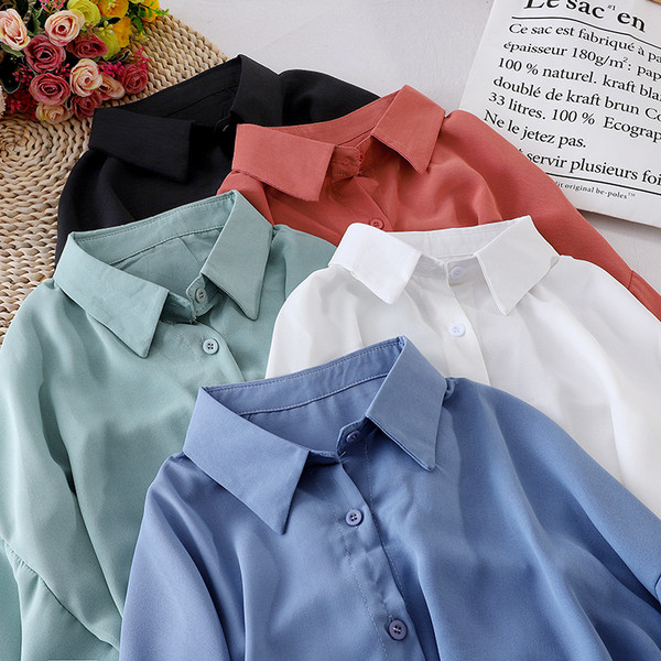 Sieviešu krekls ar klasisku apkakli un pogām