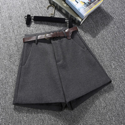 Moodsad naiste lühikesed püksid – taskute ja vööga