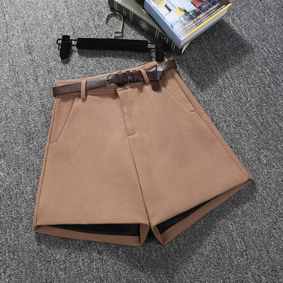 Moodsad naiste lühikesed püksid – taskute ja vööga