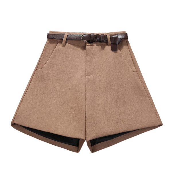 Moodsad naiste lühikesed püksid – taskute ja vööga