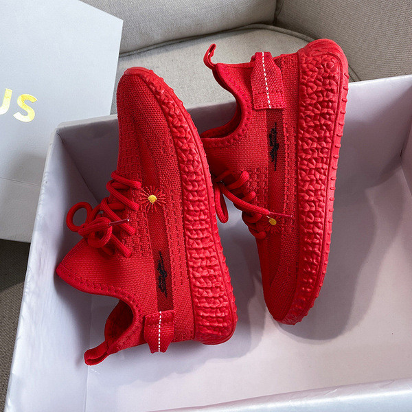 Sport és alkalmi női tornacipő fűzővel és hímzéssel