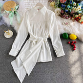 Női hosszú ujjú ing és klasszikus gallér fehér és fekete színben