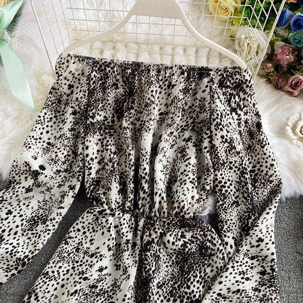 Sieviešu ikdienas kombinezons ar atkailinātiem pleciem un elastīgu jostasvietu