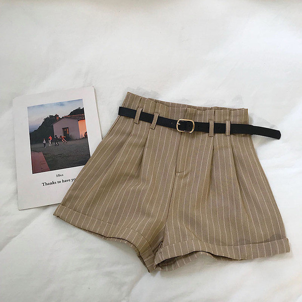 Svītraini sieviešu šorti ar jostiņu