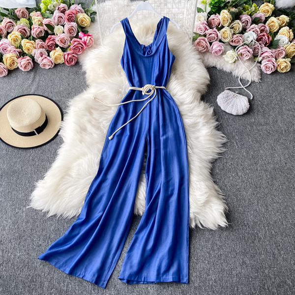 Sieviešu garais kombinezons ar jostu un plānām lencēm