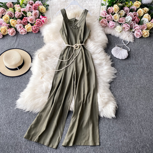 Sieviešu garais kombinezons ar jostu un plānām lencēm