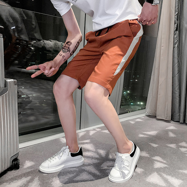 Vasarīgi moderni šorti ar sānu apmali