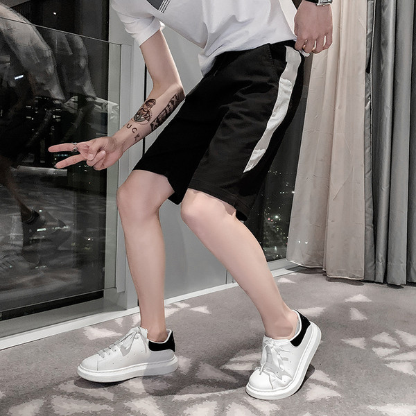 Vasarīgi moderni šorti ar sānu apmali