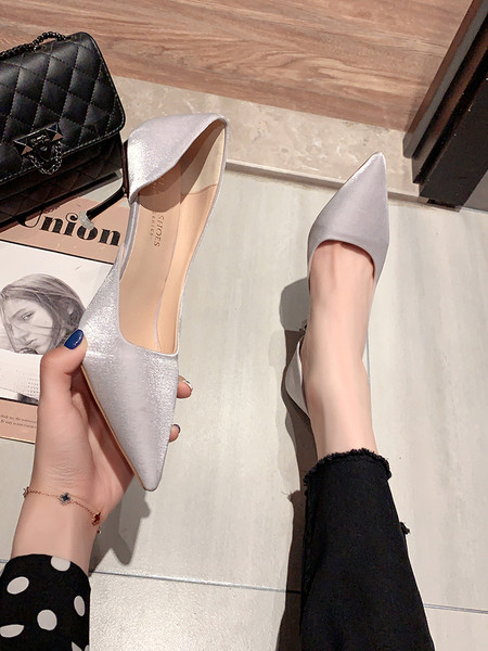 7 cm õhukese kontsaga terava otsaga naiste kingade mudel