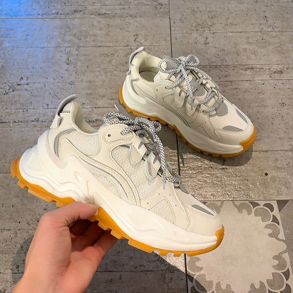 Naiste vabaaja tossud 7 cm platvormiga