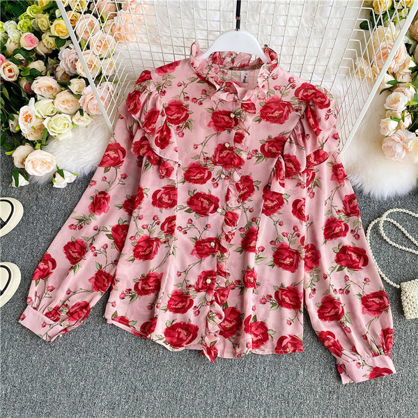 Lillemustri ja pikkade varrukatega naiste moodne särk