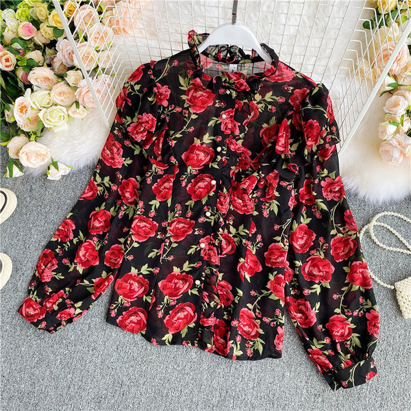 Lillemustri ja pikkade varrukatega naiste moodne särk