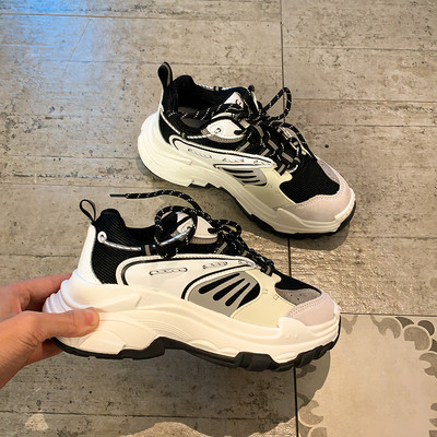 Naiste vabaaja tossud paelte ja 7 cm platvormiga